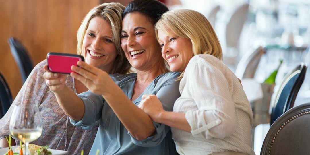 Get Rid of Forehead Wrinkles – Tannan Plastic Surgery women taking selfie